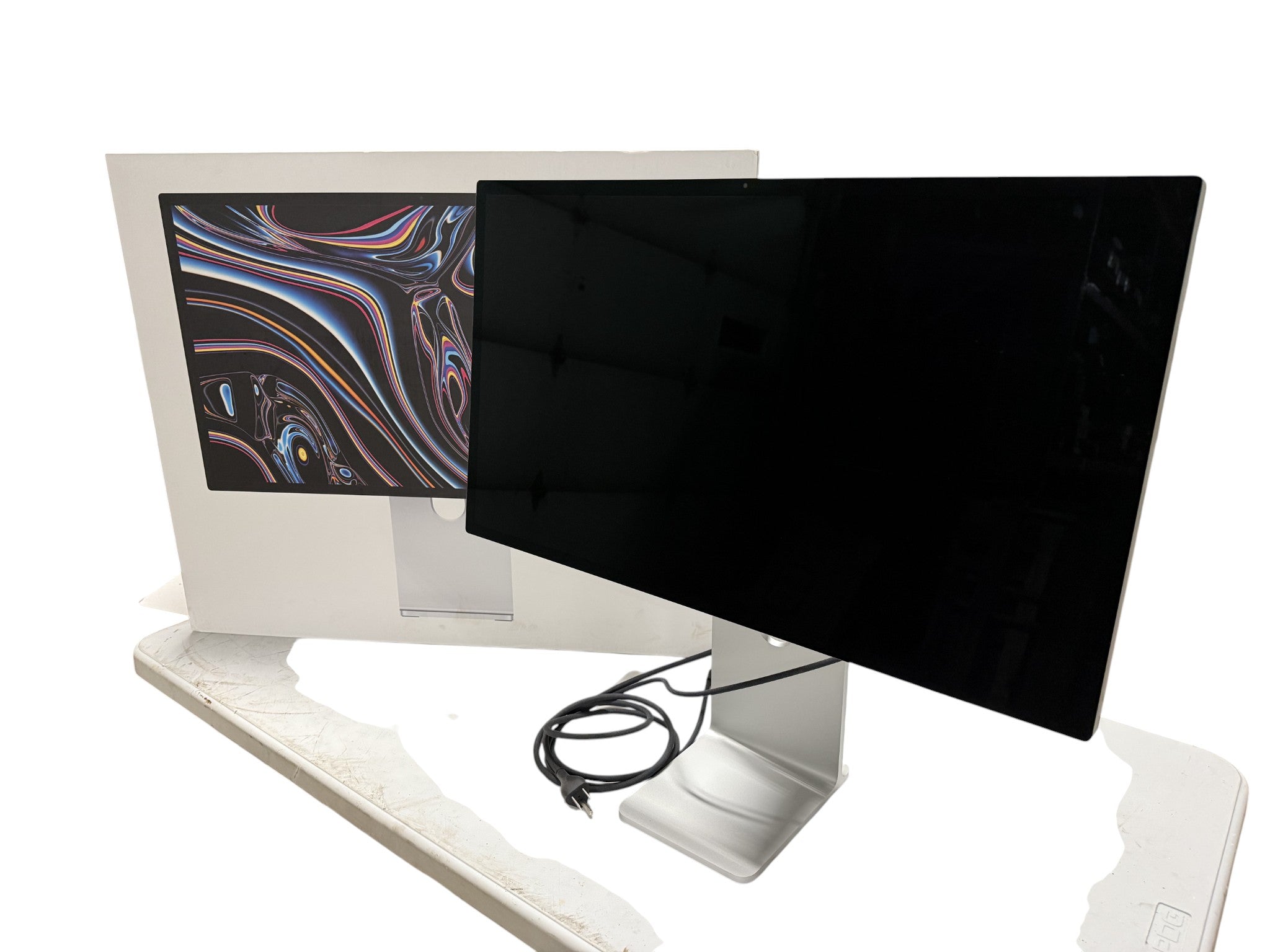 Apple Studio Display 27" Tilt and Height Adjustable